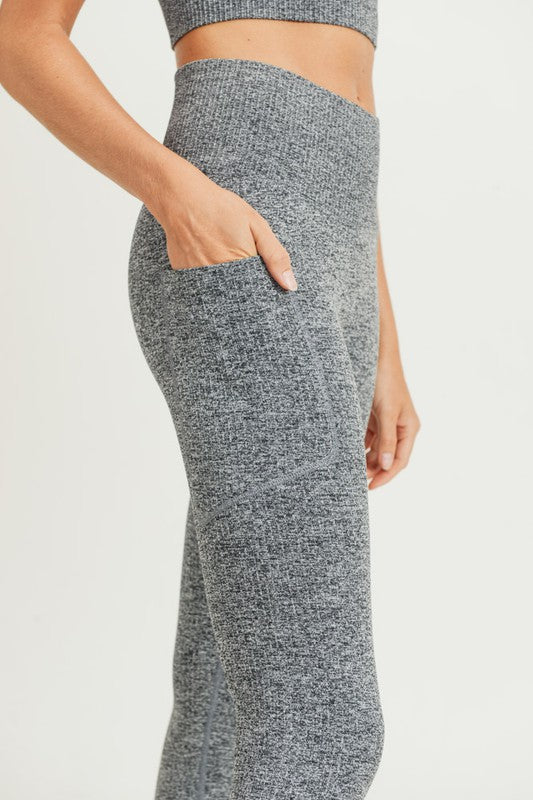 Seamless High-Waisted Leggings With Pocket Detail